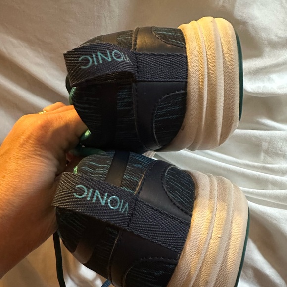 GUC Vionic tennis shoes. Size 9.5. - Picture 11 of 12